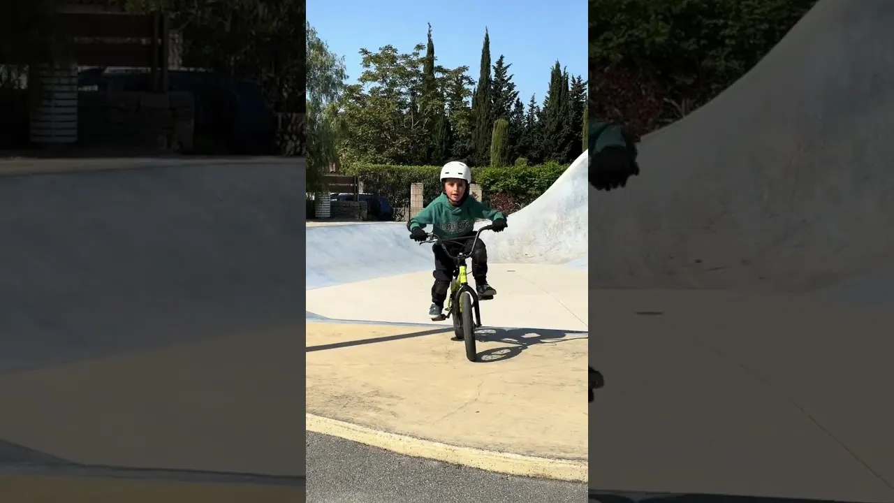 Jeune rider Wild Bike dans un bowl